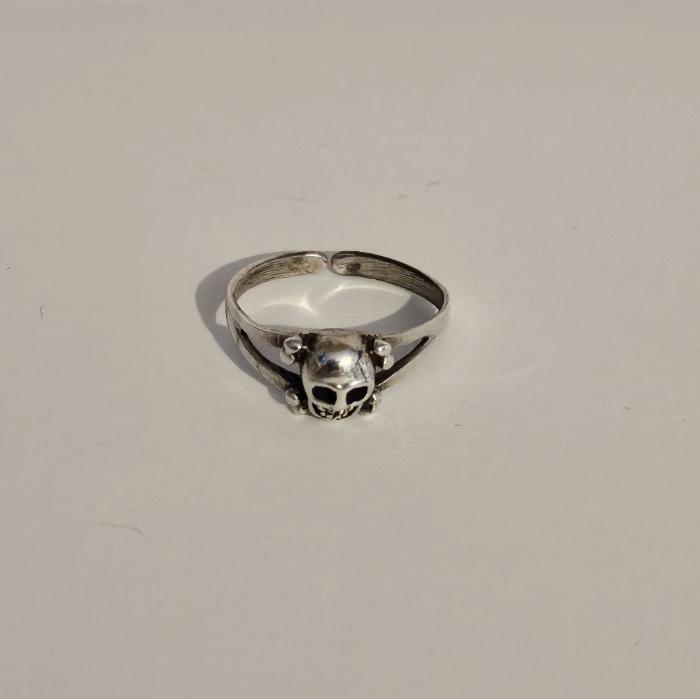Sterling Silver 925 Skull Bones Toe Ring - Picture 3 of 5